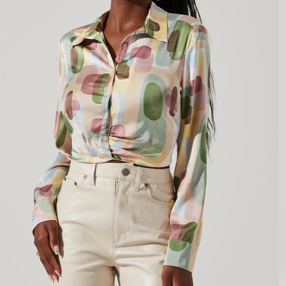 NWT ASTR Camden Geo Print Button Down Top
